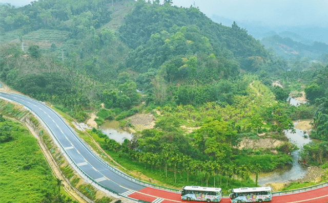 见摄自贸港丨环热带雨林国家公园旅游公路：串景成链一路向兴